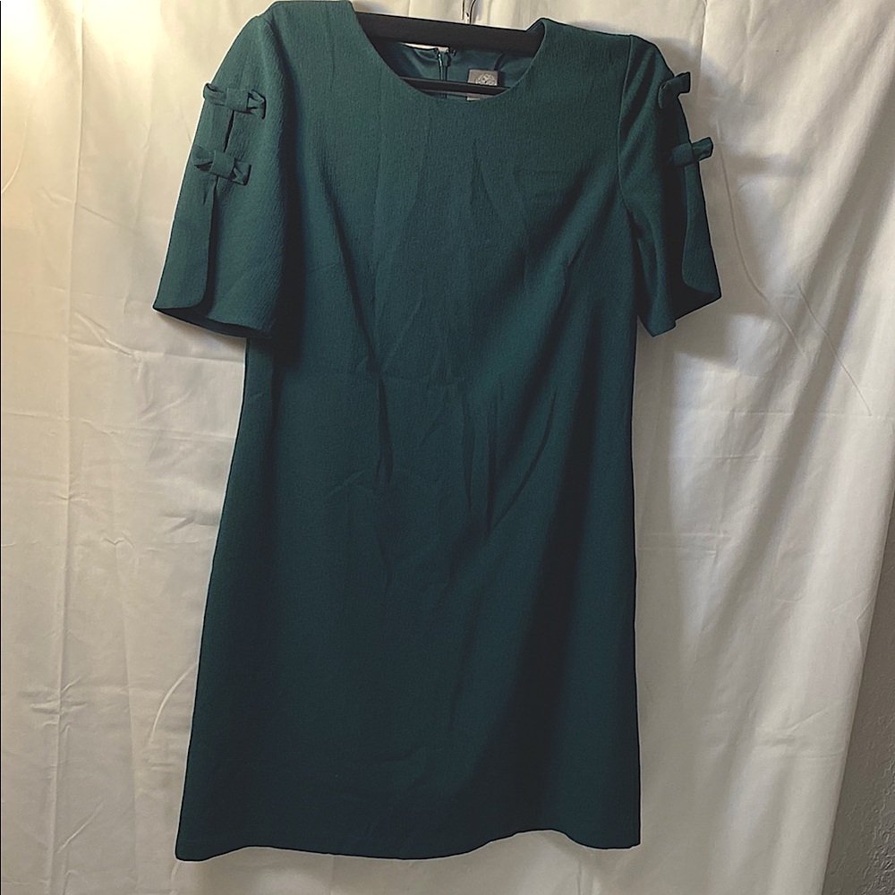 Elegant Green Dress with Bow Accents